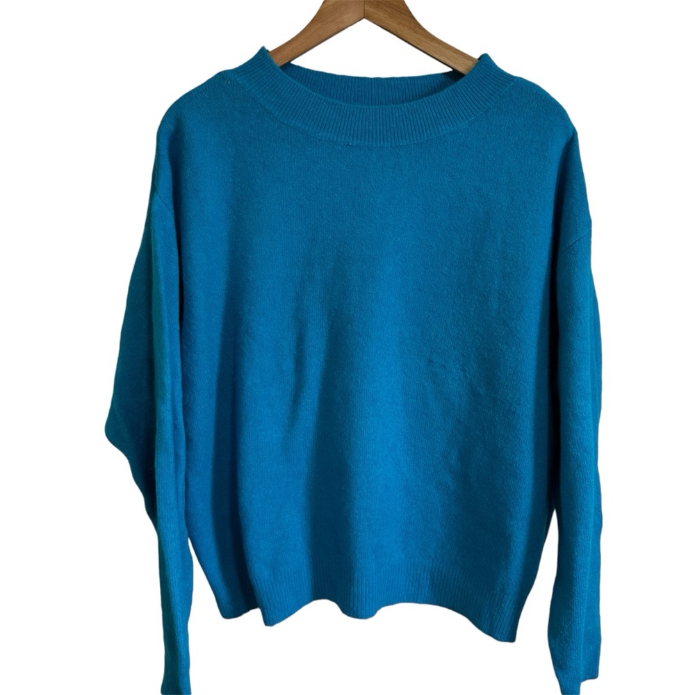 H&M women’s sweater medium blue‎